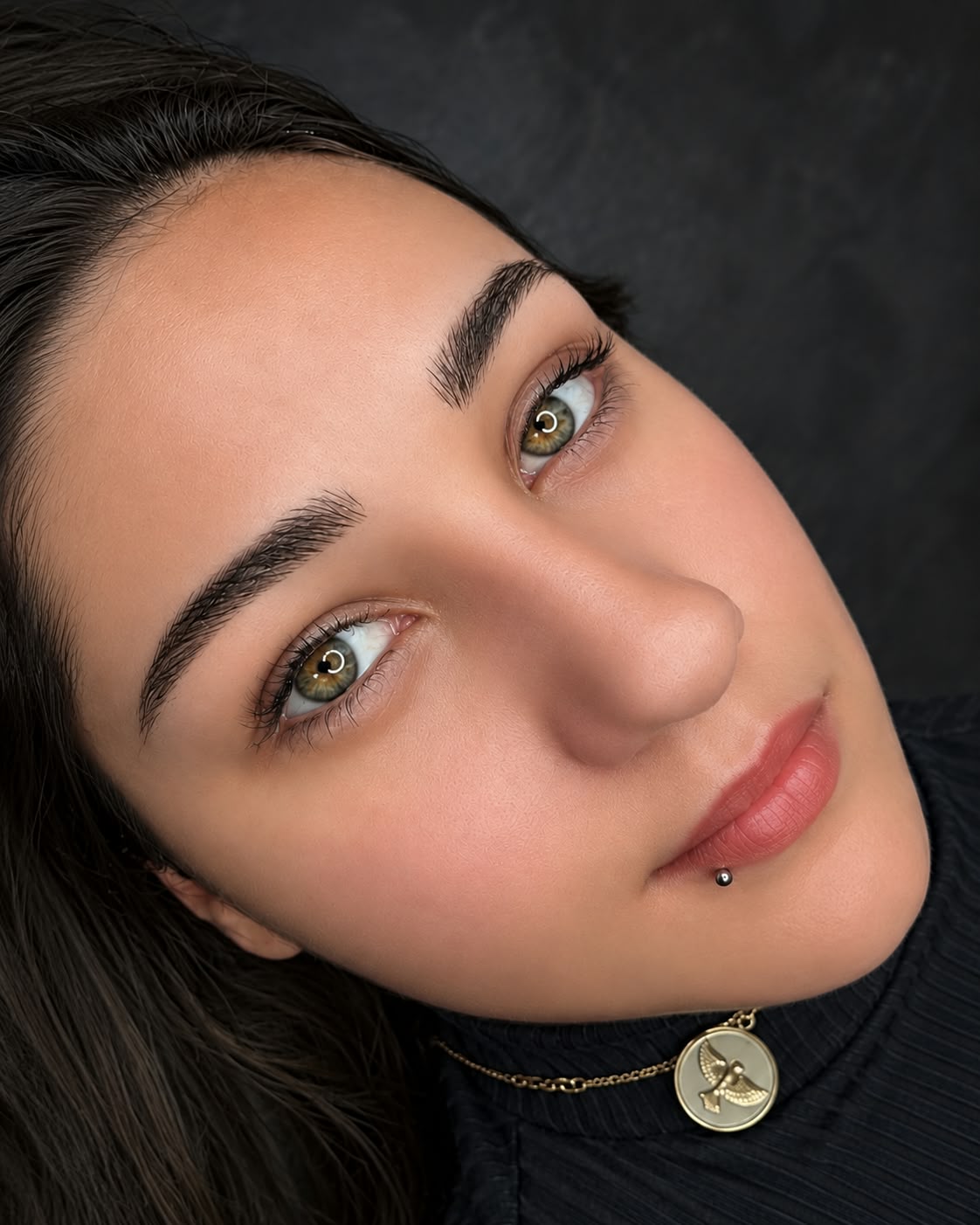 Sourcils après le design